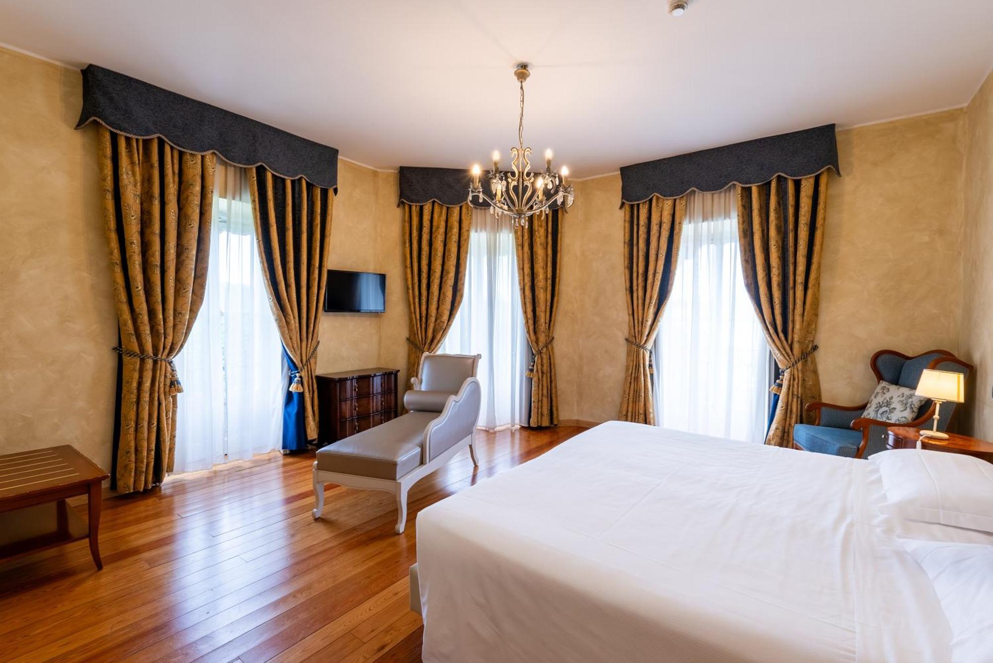 Hotel Villa Borghi Varano Borghi Esterno foto