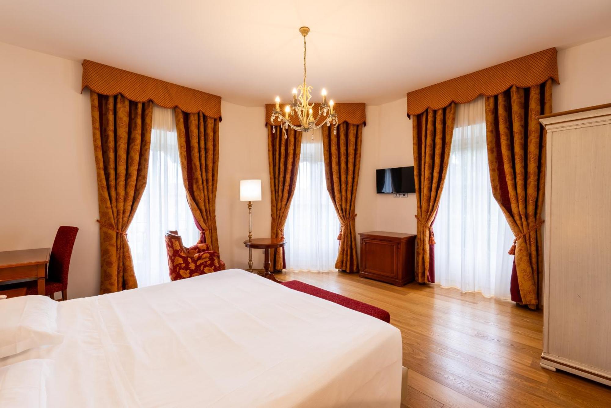 Hotel Villa Borghi Varano Borghi Esterno foto