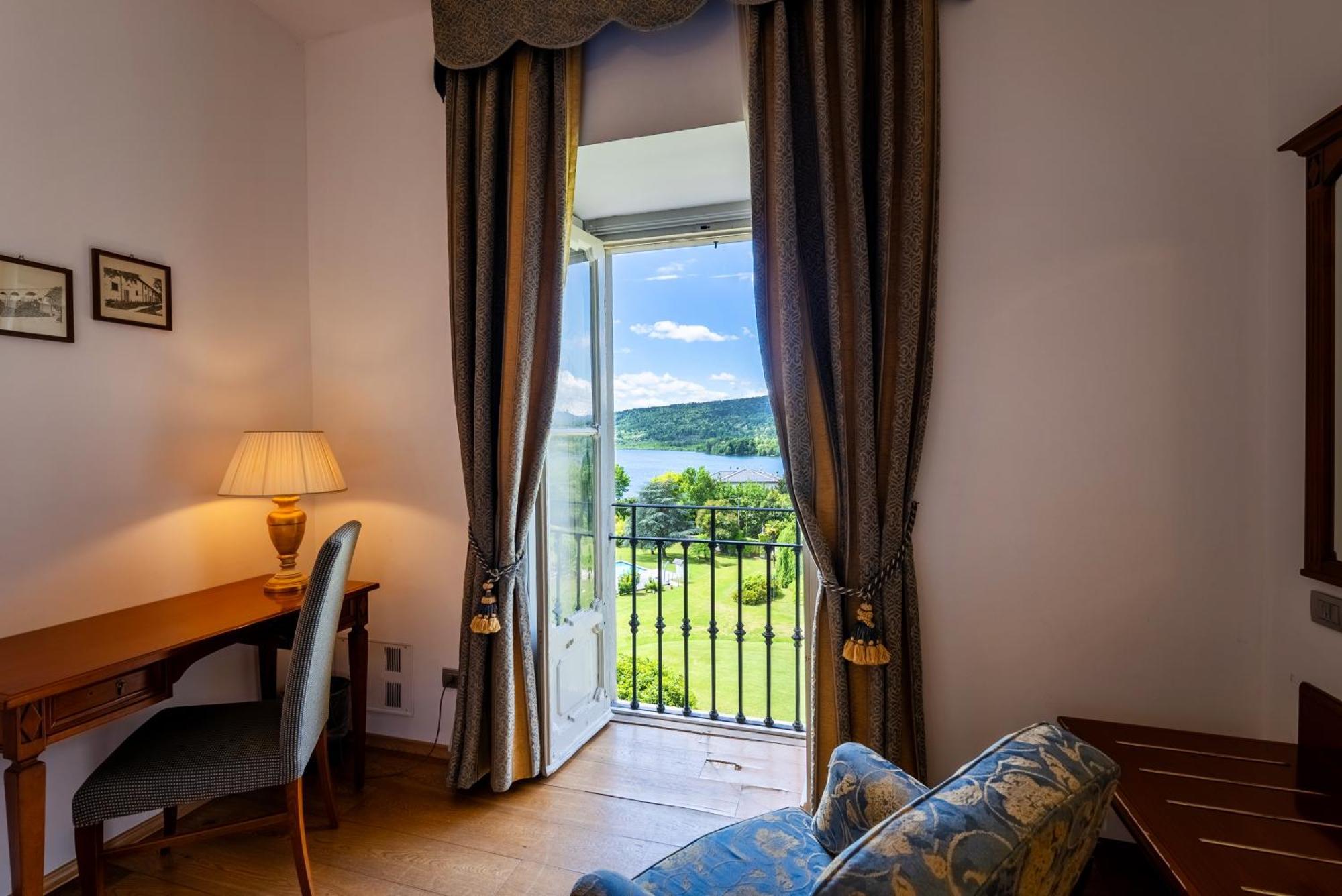 Hotel Villa Borghi Varano Borghi Esterno foto
