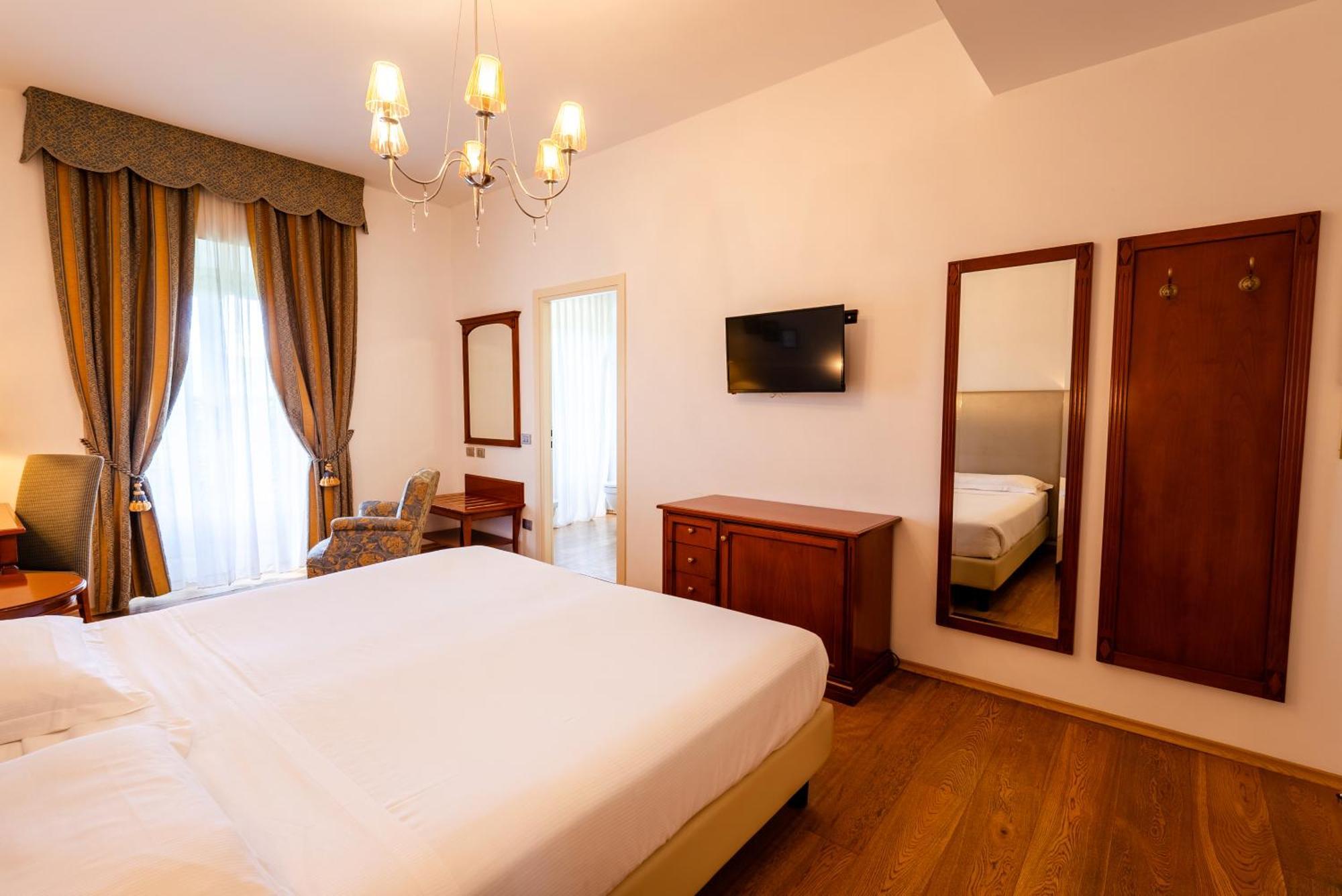 Hotel Villa Borghi Varano Borghi Esterno foto