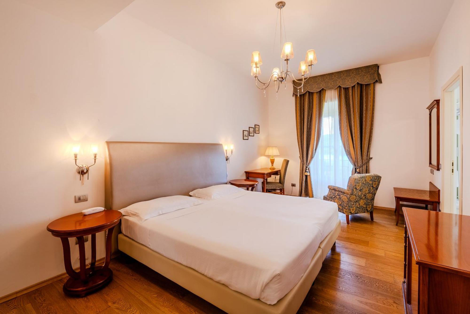 Hotel Villa Borghi Varano Borghi Esterno foto